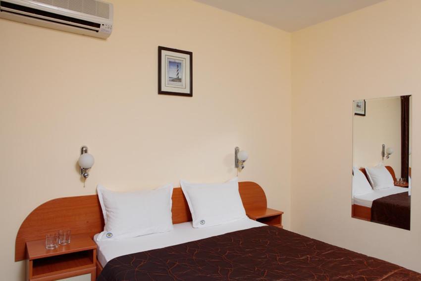Hotel Yanis Lozenec Kültér fotó