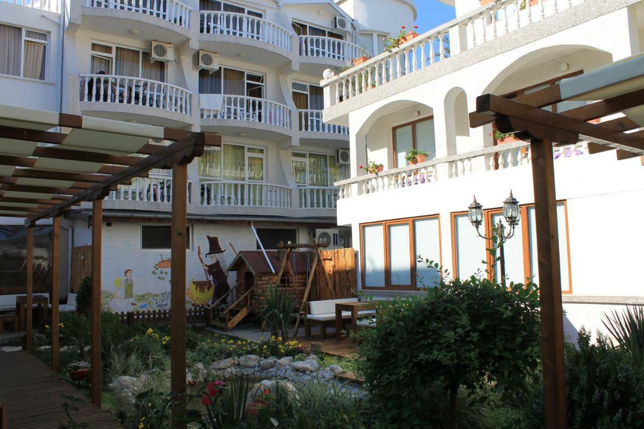 Hotel Yanis Lozenec Kültér fotó