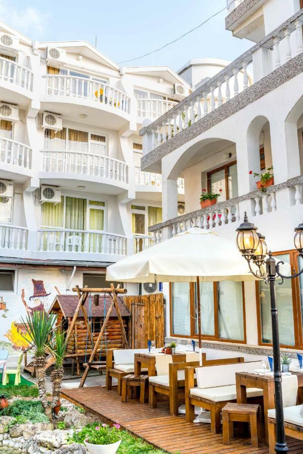 Hotel Yanis Lozenec Kültér fotó