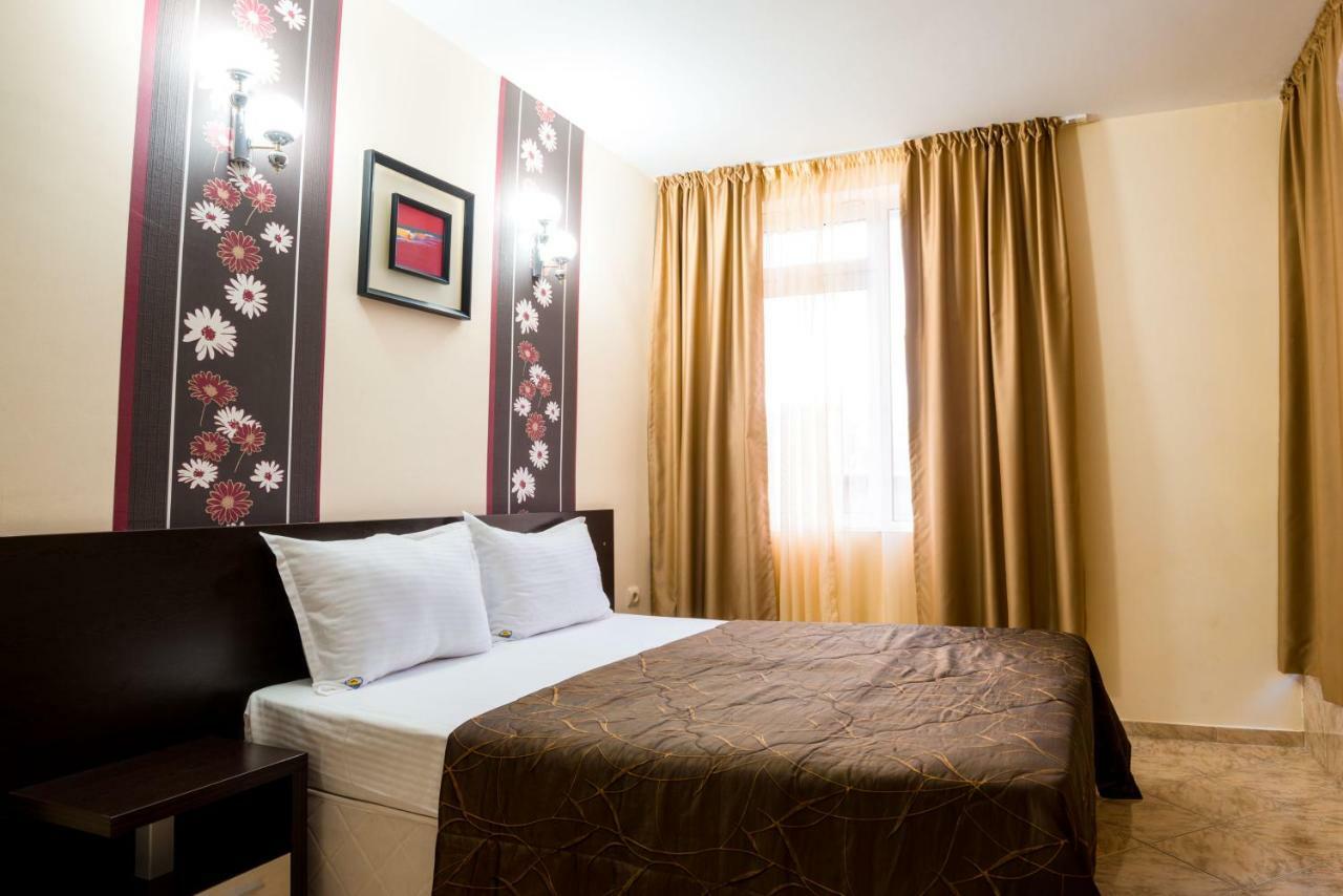 Hotel Yanis Lozenec Kültér fotó